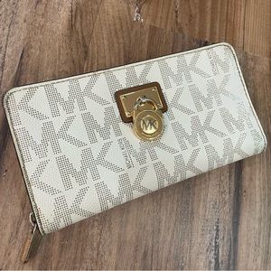 Michael Kors Mk Signature Zip Around Lock Full Size Wallet - White